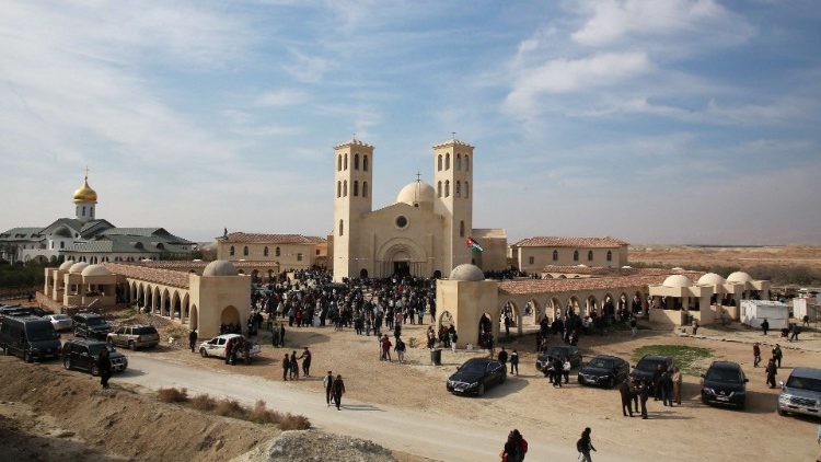 Ministro de exteriores del Papa en visita oficial a Jordania