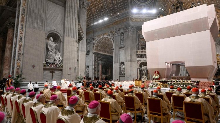 Las piedras de nuestra vida: la esperanzadora homilía del Papa en la vigilia pascual