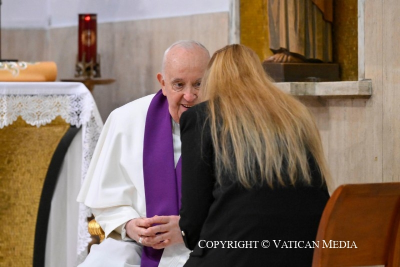 “Pongamos de nuevo el perdón de Dios en el centro de la Iglesia”, pide Papa Francisco en conmovedora homilía