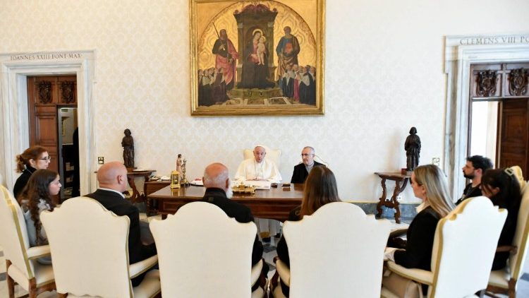 Papa Francisco recibe a familiares de judíos secuestrados por Hamas en Vaticano