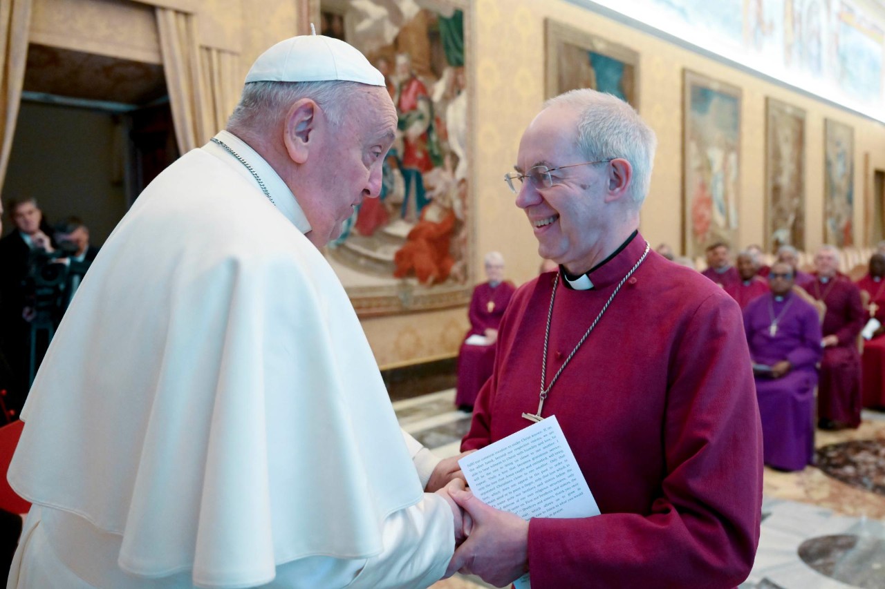 Papa Francisco ante anglicanos en Vaticano reconoce que papado divide e invita a comprender cómo debe desarrollarse