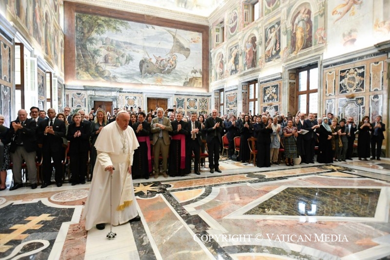 ¿Cómo volver al arte de vivir juntos de forma verdaderamente humana? Papa Francisco responde en discurso