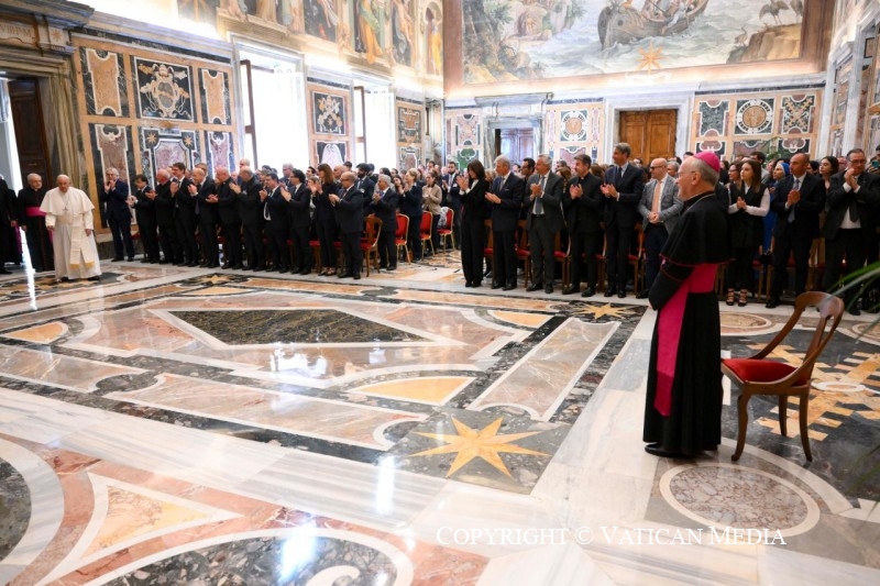 Desafíos culturales decisivos y de época esbozados por el Papa a dos de sus Escuelas