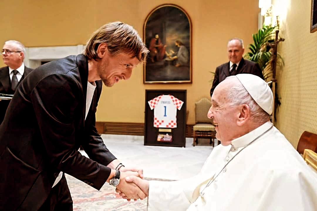 Luka Modrić y la selección croata de futbol saludan al Papa en Vaticano